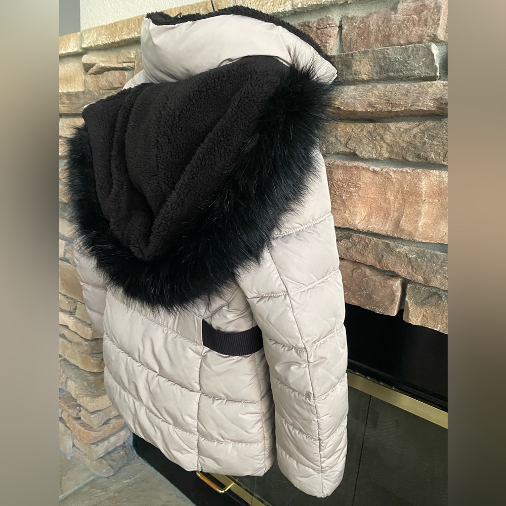 DKNY Faux-Fur Trim Hooded Puffer Coat - Picture 7 of 10